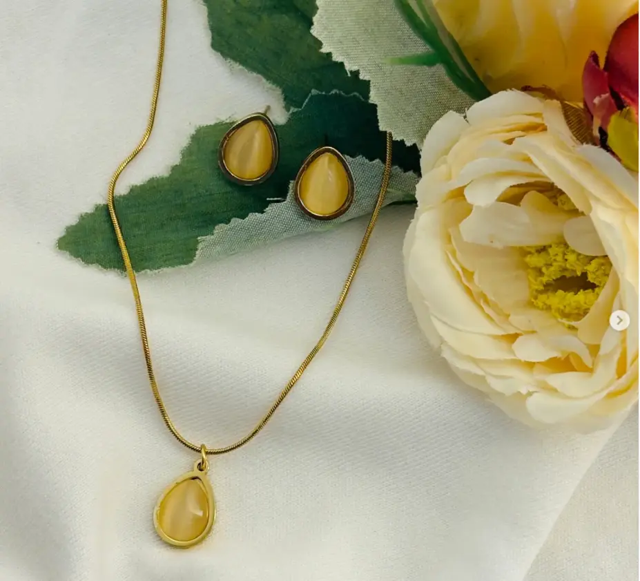 necklace and earings